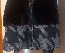 ladies print sleeveless top/cape