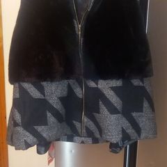 ladies print sleeveless top/cape