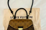 Louis Vuitton Tilsitt Bag