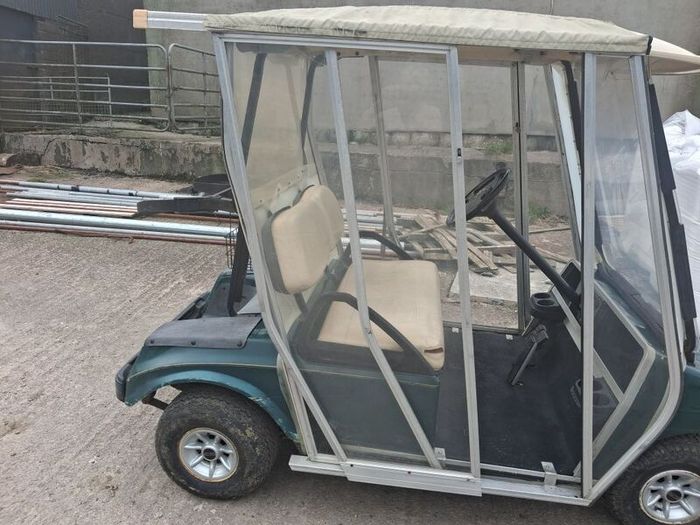 Golf Buggy with waterproof fixed cover