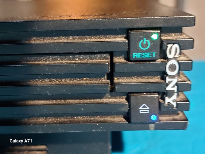 Playstation 2 Model SCPH-30003 R, Powers on and off, Opens and closes disk tray, Comes with power lead only