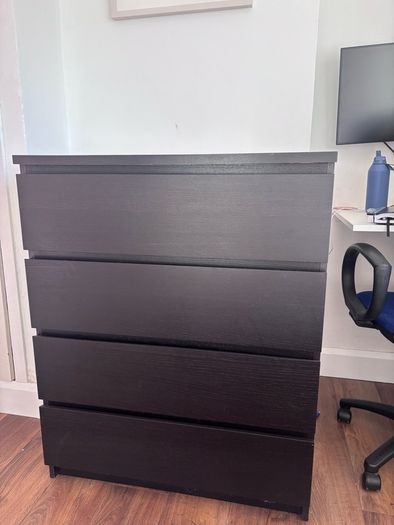 Chest of drawer