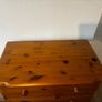 Solid pine 5-drawer chest of drawers in great condition Image 2
