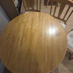 Extendable Dinning Table with Chairs