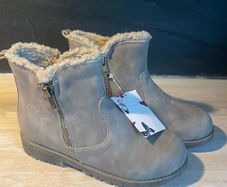 BNWT Girls warm winter shoes boots size 12/31