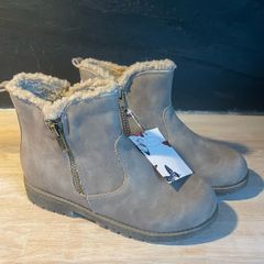 BNWT Girls warm winter shoes boots size 12/31