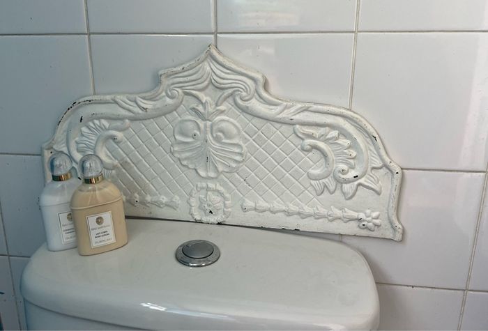 Cast metal plate/splasback