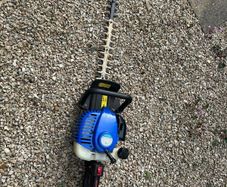 Hyundai HYT2622 hedge trimmer 2 stroke light use
