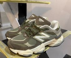 womans new balance size 4