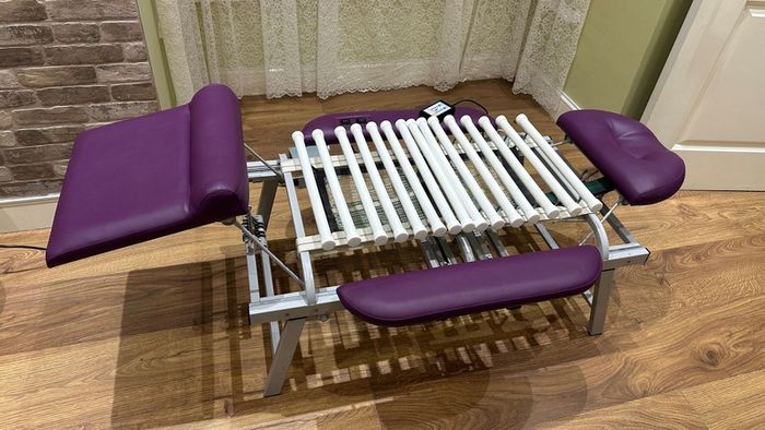 Electric spinal traction device
