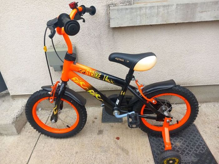 Kids strike bike size 14 inch wheels
