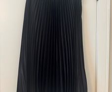 H&M pleated skirt