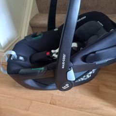 Car seat and isofix