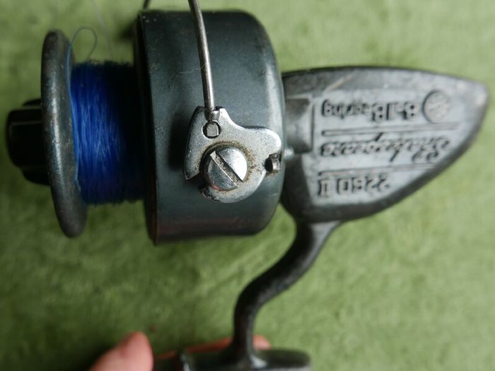 Vintage Shakespeare Ball Bearing 2260 II Large Spinning Reel (in working order)