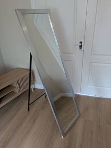 Freestanding mirror
