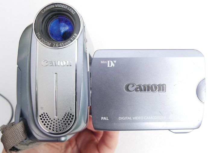 Canon MV900 MiniDV Camcorder with charger, works well.