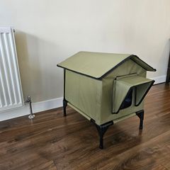Outdoor cat shelter