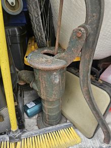 Vintage Cast Iron Hand Water Pump  Rustic Garden / Farm Feature