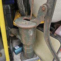 Vintage Cast Iron Hand Water Pump  Rustic Garden / Farm Feature