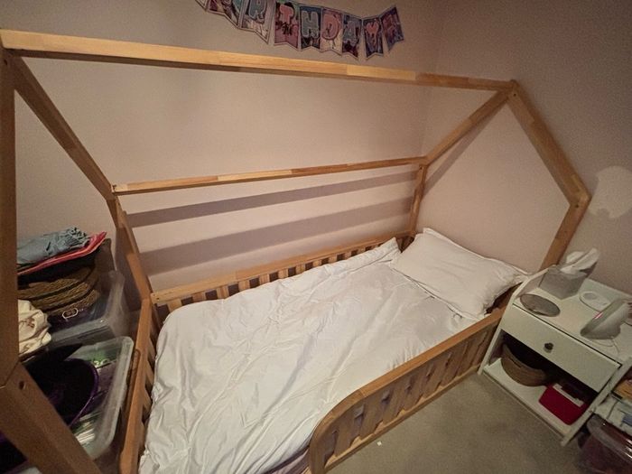 Toddler floor bed