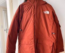 The North Face McMurdo Parka Jacket Men's XL NO Tag Color might be a bit different from the picture Please see photos