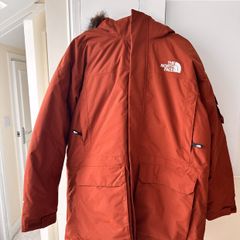 The North Face McMurdo Parka Jacket Men's XL NO Tag Color might be a bit different from the picture Please see photos