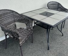 Table plus 2 chairs