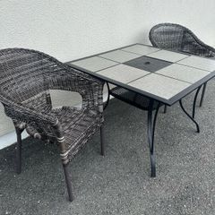 Table plus 2 chairs