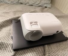 Yoton y9 full hd projector with Netflix