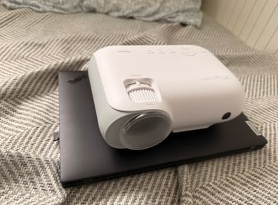 Yoton y9 full hd projector with Netflix