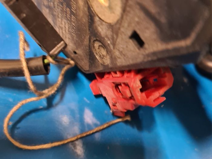 Nissan micra seat belt