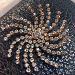 V large brooch, star burst design, D18 post 4e