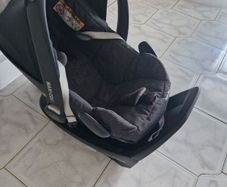 Maxi Cosi car seat.