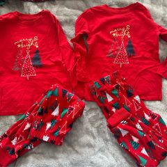Set of matching Christmas pyjamas, sizes 3-4 and 4-5