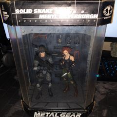 McFarlane Toys Metal Gear Solid: Solid Snake and Meryl Silverburgh Special Edition Metal Gear Action Figure