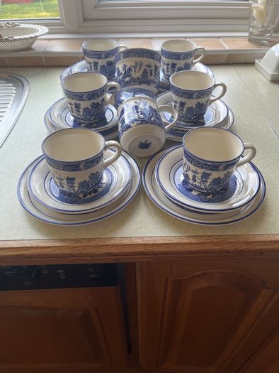 Vintage Arklow Pottery "Willow " 20 piece Teaset in Mint condition
