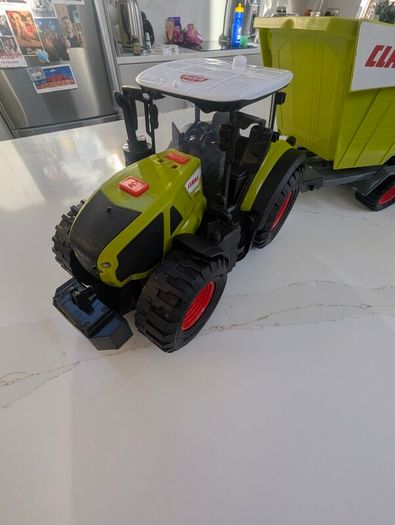 Dickie Toys CLAAS Farm Tractor & Trailer Set