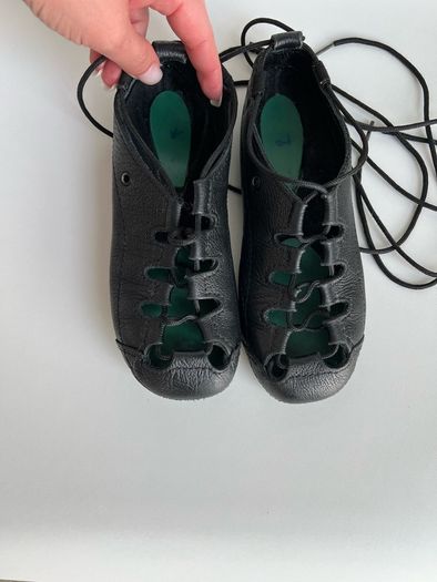 Irish dancing pomps size 1,5 UK, but ok for 2 and 2,5 UK