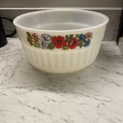 Vintage Pyrex Bowl