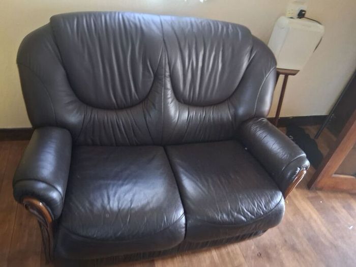Leather 2 seater & 2 x 1 seaters.
