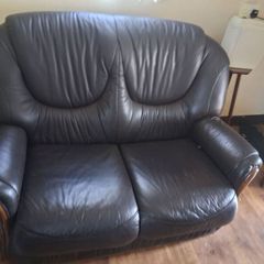 Leather 2 seater & 2 x 1 seaters.