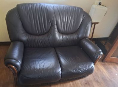 Leather 2 seater & 2 x 1 seaters.