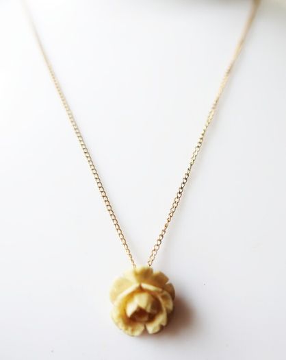 Vintage Dainty Flower Pendant Necklace 1/20 12K Gold Plated . length 16"