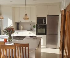 kitchen fitter