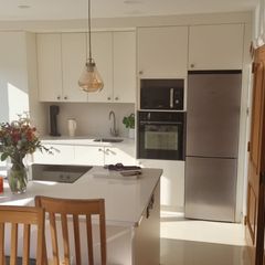 kitchen fitter
