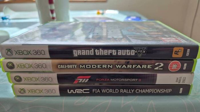 Xbox 360 slim hdmi with controller and games