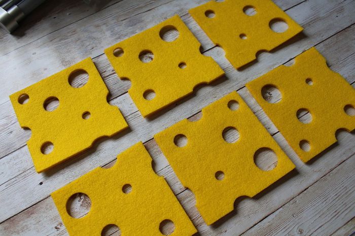 Multi Placemats and Coaster Funny Cheese Shape and Colour