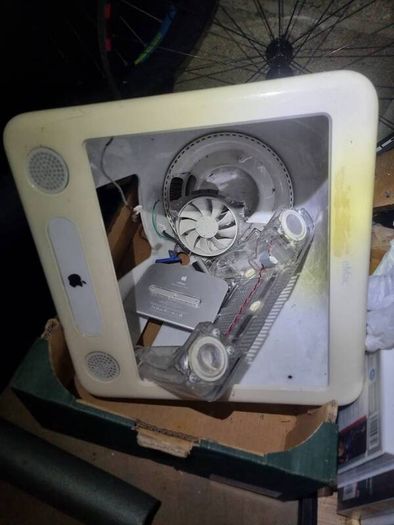 Vintage Apple eMac G4 A1002 Casing with screws