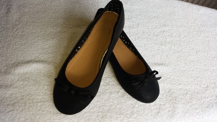 New - Size - 13 - 32 - A Beautiful Pair of Black Shoes with Bows - Cost 10 Euro