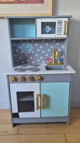 Play kitchen